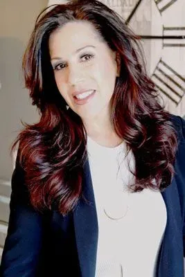 Select Date Society matchmaker Sandra Myers